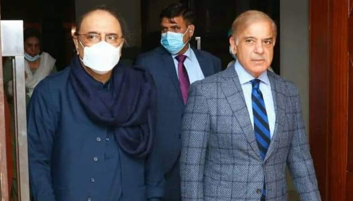 سابقہ حکومت نے عوام کیلئے کام نہیں کیا، پیپلز پارٹی نے ہمیشہ عوام کیلئے کام کیا ہے: سابق صدر کی نوابشاہ میں گفتگو— فوٹو:فائل