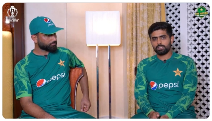 میں نے کہا ٹھیک ہے بھائی تم کھیلو بس، جیسے مرضی کھیلو لیکن بس اندر کریز پر رہو، اس نے بہت اچھا کھیلا:کپتان پاکستان کرکٹ ٹیم__فوٹو: اسکرین گریب