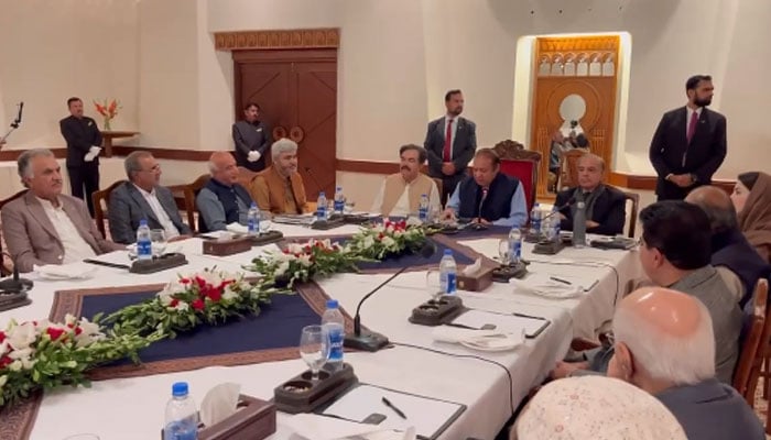 سب کو ساتھ لے کر چلنے کی روایت پر چلیں گے، سب کے ساتھ تعاون کا رشتہ جوڑا تھا، اس رشتے کو مزید مضبوط بنائیں گے، نواز شریف کی کوئٹہ میں گفتگو— فوٹو: اسکرین گریب