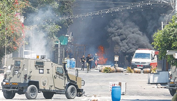 طولکرم پر مسلسل 15 گھنٹے اسرائیلی بمباری سے شہر کا انفرااسٹرکچر تباہ ہو گیا—فوٹو: انٹرنیٹ