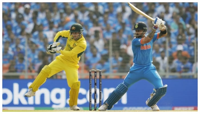 ورلڈکپ کا فائنل احمد آباد کے نریندر مودی اسٹیڈیم میں کھیلا جارہا ہے جہاں آسٹریلوی کپتان پیٹ کمنز نے ٹاس جیت کر بولنگ کا فیصلہ کیا__فوٹو:ای ایس پی این