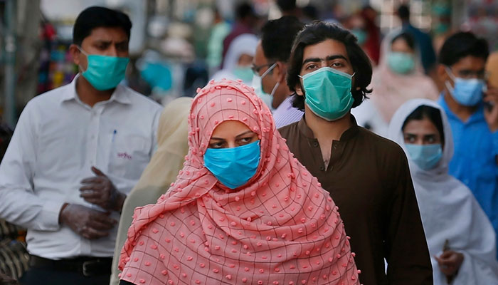 گھر سے نکلنے والا ہر فرد 20 سے 26 نومبر تک ماسک ضرور پہنے گا، پنجاب حکومت کا نوٹیفکیشن جاری— فوٹو:فائل