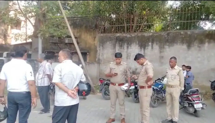بیٹے دیپک نے باپ سے پہلے کھانا بنانے کی درخواست کی جس پر باپ نے انکار کیا تو بیٹے نے ٹی وی بند کردیا: بھارتی میڈیا/ فائل فوٹو