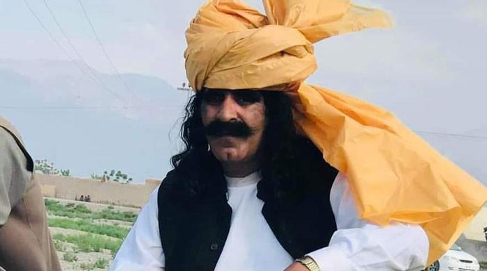 وانا میں بم دھماکا، قبائلی سردار اسلم نور اور انکے دو بیٹوں سمیت 4 ...