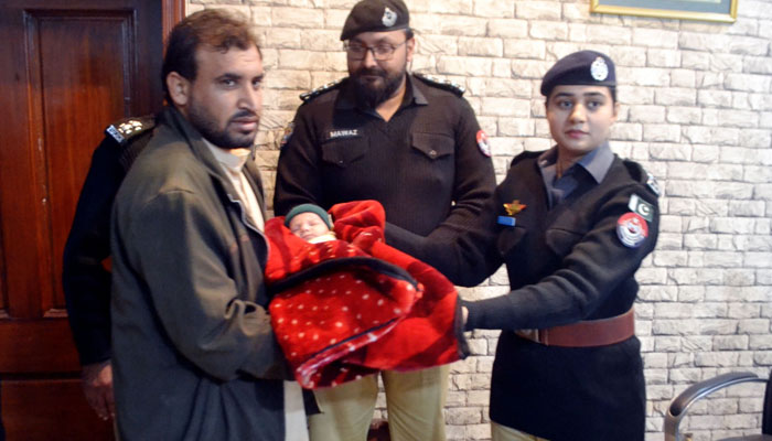 ملزمان کی اولاد نرینہ نہیں تھی اسی وجہ سے بچہ تبدیل کیا گیا: پولیس— فوٹو: پشاور پولیس