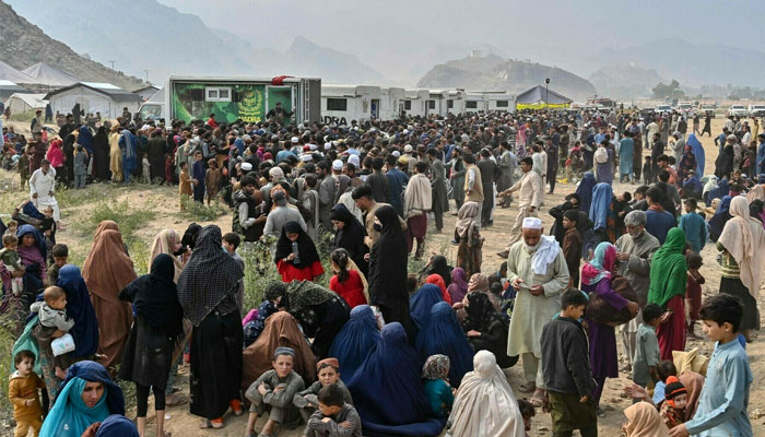 اب تک پاکستان چھوڑنے والے غیر قانونی افغان باشندوں کی تعداد 4 لاکھ 14 ہزار 452 تک پہنچ چکی ہے— فوٹو: فائل