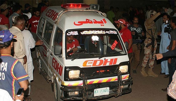 کراچی کے علاقے ناظم آباد میں قتل کیے گئے دونوں افراد اور زخمی خاتون کی شناخت کرلی گئی ہے: پولیس— فوٹو: فائل