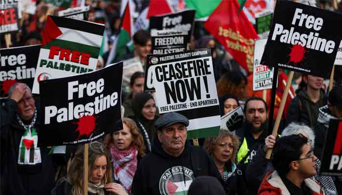 مظاہرین نے فلسطین آزاد کرو اور غزہ میں جنگ بند کرو کے نعرے لگائے۔ فوٹو فائل