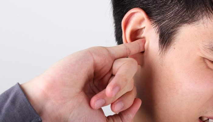 کان کی صفائی کرنے کا طریقہ جانیں / فائل فوٹو