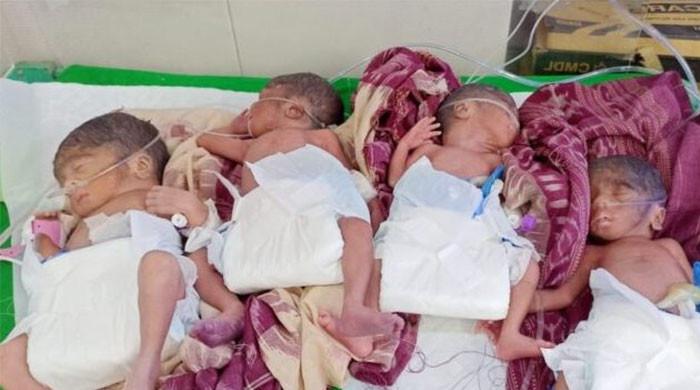 غزہ پناہ گزین کیمپ میں پناہ لینے والی فلسطینی خاتون کے ہاں چار بچوں کی ولادت 
