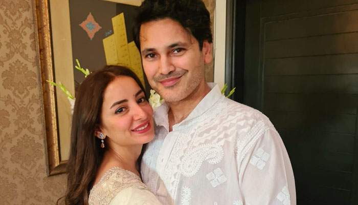 ثروت گیلانی نے انسٹاگرام پر اپنے تیسرے بچے کی پیدائش کے حوالے سے مداحوں کو خوشخبری سنائی/ فوٹو سوشل میڈیا