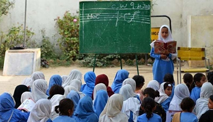 وزارت تعلیم نے خواندگی سے متعلق معاشی سروے 2022/23 کا تحریری جواب ایوان میں پیش کیا ہے/ فائل فوٹو