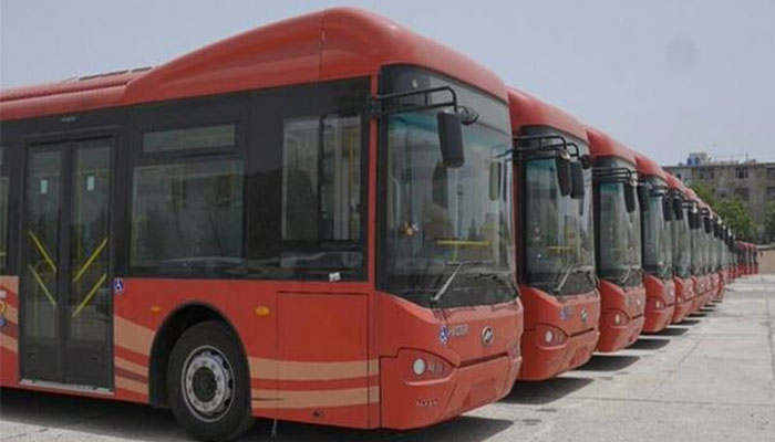 نئی بسیں مزار قائد کے سامنے پہنچادی گئی ہیں وزیراعلیٰ سندھ 30 بسوں کا افتتاح کریں گے— فوٹو: فائل