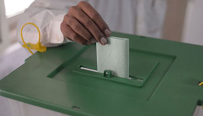 الیکشن سے قبل ووٹرز کی آسانی کے لیے الیکشن کمیشن آف پاکستان کے ٹوئٹر اکاؤنٹ پر اس حوالے سے آگہی فراہم کی گئی ہے/ فائل فوٹو