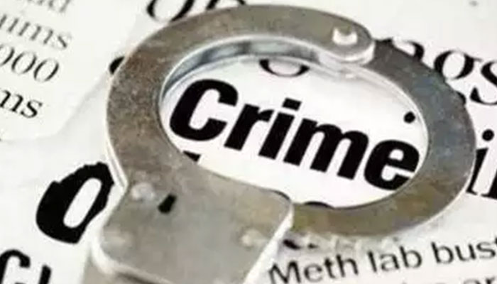 ملزم مدر خان کی بہو ناراض ہوکر میکے آگئی تھی، جس کا ملزم کو رنج تھا، ملزم معاملے کو حل کرنے کے بہانے مہمان بن کر آیا اورخاندان کے 11 افراد کو فائرنگ کرکے قتل کردیا: مدعی مقدمہ— فوٹو: فائل