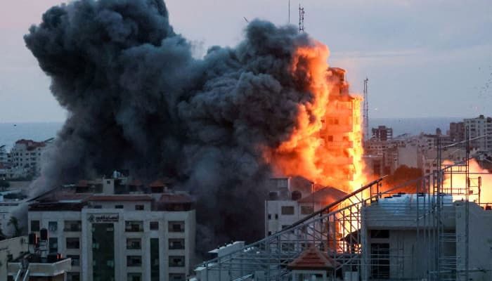 7 اکتوبر سے اب تک غزہ میں اسرائیلی حملوں سے شہید فلسطینیوں کی تعداد 23 ہزار 910 سے متجاوز ہو چکی ہے جبکہ 59 ہزار 410 سے زائد افراد زخمی ہو چکے ہیں— فوٹو: فائل