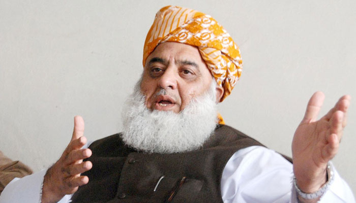 یہ لوگ جھوٹ بولتے ہیں کہ بانی پی ٹی آئی پاکستان کے لیے کھڑے ہیں بلکہ وہ پاکستان کے خلاف کھڑے ہیں: سربراہ جے یو آئی (ف)/ فائل فوٹو