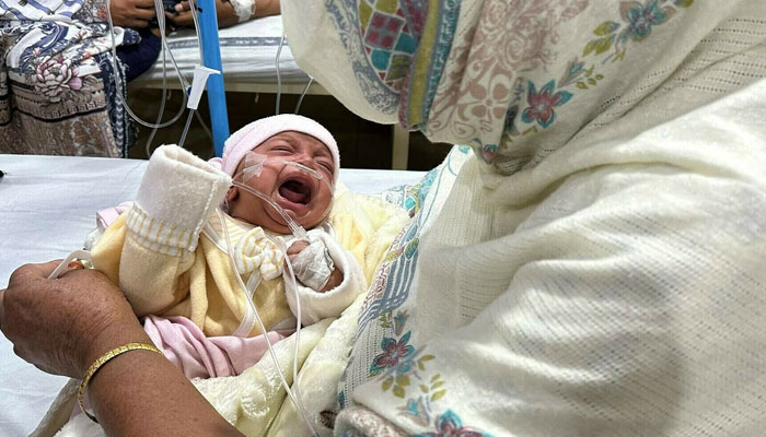 جنوری کے 22 روز میں نمونیا سے پنجاب میں 8 ہزار 921 بچے متاثر اور 182 انتقال کرچکے ہیں— فوٹو:فائل