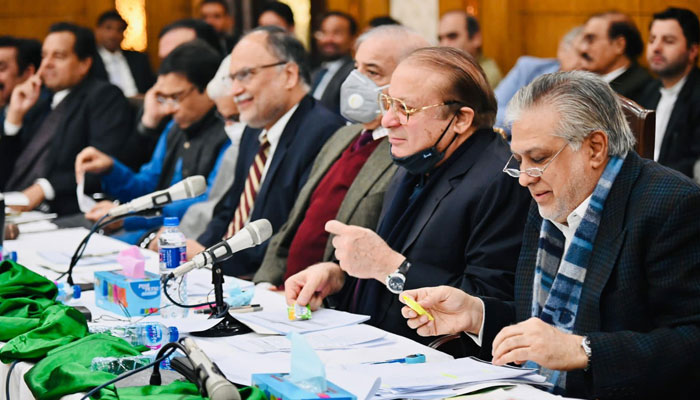 وفاقی حکومت بنانے کیلئے کسی اتحادی جماعت کی غیراصولی بات کونہیں ماننا چاہیے: نواز شریف— فوٹو: فائل