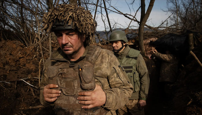 یوکرین کے 71ویں جیگر بریگیڈ کے فوجی بدھ کو یوکرین کے علاقے ایودیو میں—فوٹو: امریکی میڈیا