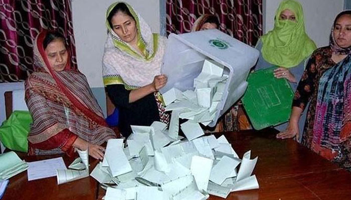 پاکستان تحریک انصاف کے حمایت یافتہ آزاد امیدواروں نے حالیہ انتخابات میں خیبرپختونخوا سے قومی اسمبلی کی 44 نشتوں پر 38 لاکھ 47 ہزار 432 ووٹ لیے— فوٹو:فائل