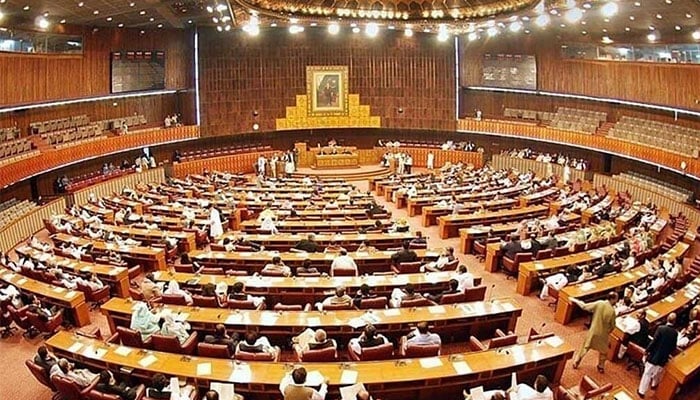 قومی اسمبلی میں اب تک کی پارٹی پوزیشن کے مطابق ن لیگ 108 سیٹوں کے ساتھ سب سے بڑی پارٹی جبکہ پیپلز پارٹی کی نشستوں کی تعداد 68 ہوگئی— فوٹو: فائل