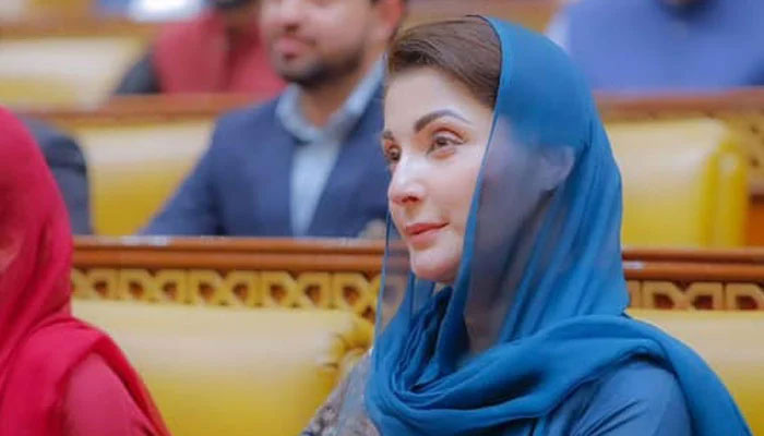 وزیراعلیٰ پنجاب مریم نواز رائے ونڈ سے اپنے دفتر کے لیے روانہ ہوئیں/ فائل فوٹو