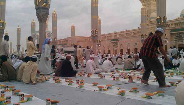 رمضان المبارک میں مساجد کے باہر مختص کردہ مقامات پر افطار کروائی جاسکے گی: سعودی وزارت برائے امور اسلامی و رابطہ۔ فوٹو فائل