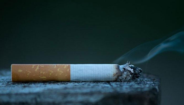 تمباکو نوشی سے متعلق بیماریاں جیسے کینسر، ذیابیطس اور دل کی بیماریاں پاکستان میں سالانہ ایک لاکھ 60 ہزار سے زائد اموات کا باعث بنتی ہیں: سربراہ کمپین فار ٹوبیکو فری کڈز— فوٹو:فائل