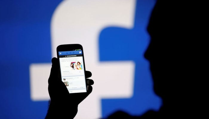 سماجی رابطے کی سائٹ ایکس پر بھی صارفین نے فیس بک بند ہونے کی شکایت کی ہے— فوٹو:فائل