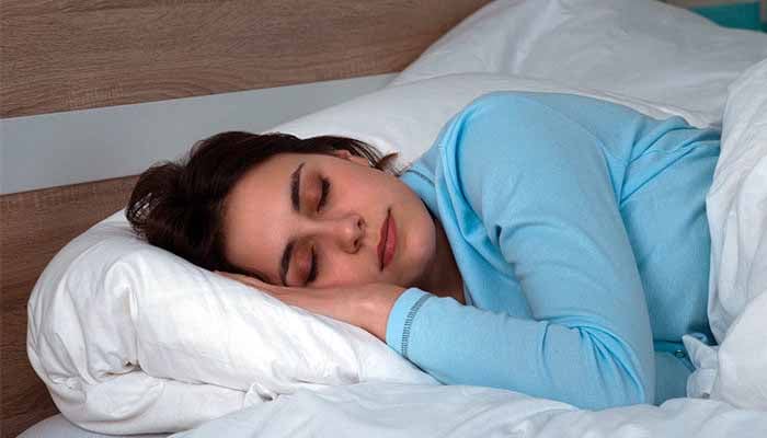 کئی مطالعات سے تصدیق ہوتی ہے کہ خواتین کو مردوں کے مقابلے عام طور پر زیادہ نیند کی ضرورت ہوتی ہے: ماہر نسواں/ فائل فوٹو