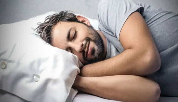 کیا آپ کو معلوم ہے اگر آپ مکمل اور پر سکون نیند نہ لیں تو ذیابیطس ٹائپ 2 اور موٹاپے کا شکار ہوسکتے ہیں/ فائل فوٹو