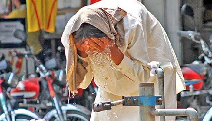 کراچی سمیت سندھ کے میدانی علاقوں میں آج سے گرمی کی شدت میں اضافے کا امکان ہے: موسمیاتی تجزیہ کار/ فائل فوٹو