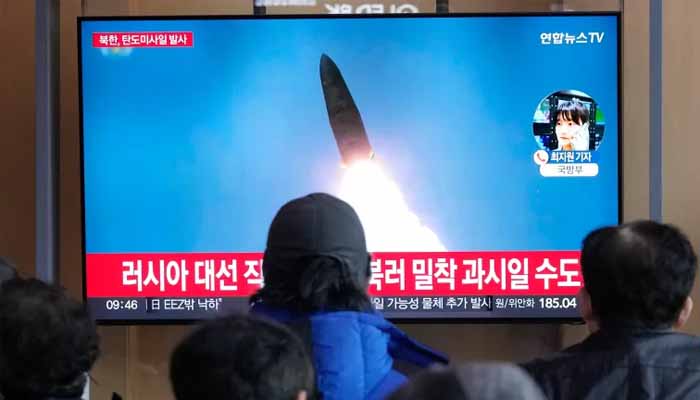 شمالی کوریا کی جانب سے میزائل تجربے ایسے موقع پر کیے گئے ہیں جب امریکا اور جنوبی کوریا اپنی 11 روزہ مشترکہ فوجی مشقیں ختم کررہے ہیں/ فوٹو اے پی