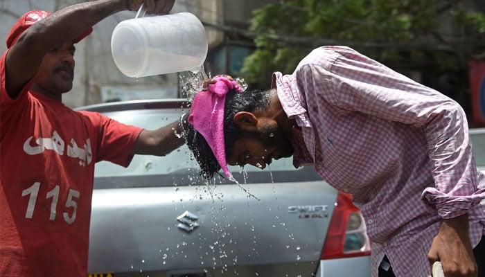 محکمہ موسمیات نے آج زیادہ سے زیادہ درجہ حرارت 36 ڈگری سینٹی گریڈ تک بڑھنےکا امکان ظاہر کیا ہے/فوٹوفائل