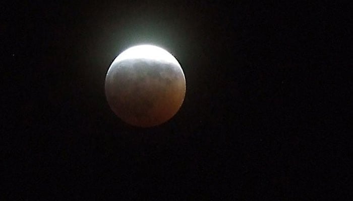 محکمہ موسمیات کے مطابق یہ چاند گرہن پنمبرل ہے جس کا مشاہدہ عام طور پر بہت مشکل ہوتا ہے— فوٹو: فائل