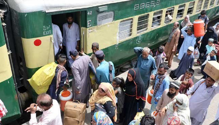 مسافروں کی سہولت کیلئے عید پر4 اسپیشل ٹرینیں چلائی جارہی ہیں: محکمہ ریلوے/ فائل فوٹو