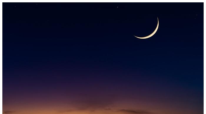 رمضان یا عید کے چاند میں رویتِ ہلال کمیٹی کی اتباع کی جائے یا مقامی علماء کی؟