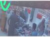 ویڈیو: پشاور میں عید کی خریداری سے پہلے خاتون چور نے گاہگ کے پرس کا صفایا کردیا