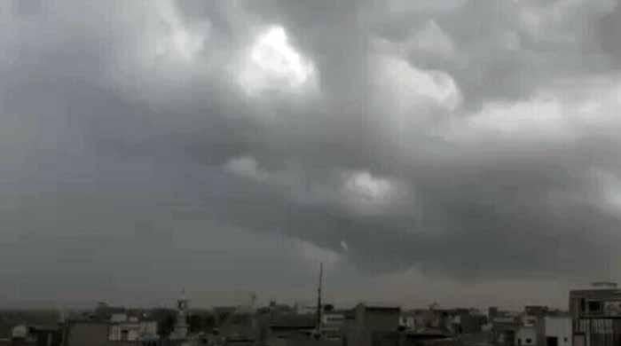 کراچی میں تیز بارش کا امکان نہیں، سسٹم کے پی اور پنجاب میں داخل ہورہا ہے: چیف میٹرولوجسٹ