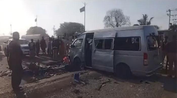 کراچی کے علاقے لانڈھی میں گاڑی پرخودکش دھماکا، دو افراد جاں بحق 