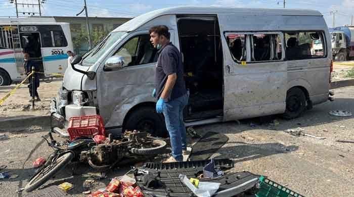 کراچی میں غیر ملکیوں کی گاڑی پرخودکش دھماکا، دو دہشتگرد ہلاک 