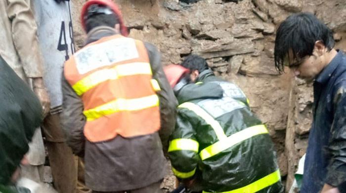خیبر پختونخوا میں بارشوں نے تباہی مچادی، چھتیں گرنے کے واقعات میں 15 افراد جاں بحق