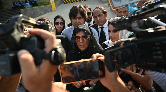 عمران خان آئین کی بالادستی کیلئےکھڑے ہیں، ڈیل کیلئے تیار نہیں: علیمہ خان