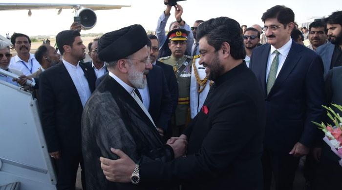 ایرانی صدر کی کراچی آمد، مزار قائد پر حاضری دی اور فاتحہ خوانی کی