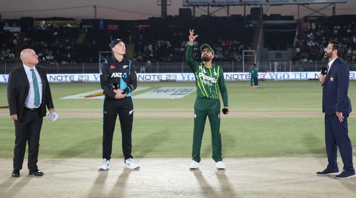 چوتھا ٹی20: پاکستان کا نیوزی لینڈ کے خلاف ٹاس جیت کر بولنگ کا فیصلہ