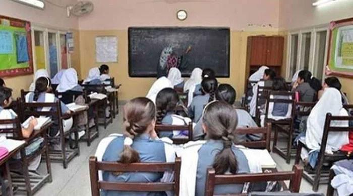 سندھ: 10 فیصد مستحق بچوں کو مفت تعلیم نہ دینے پر 54 نجی اسکولوں کی رجسٹریشن روک دی گئی 