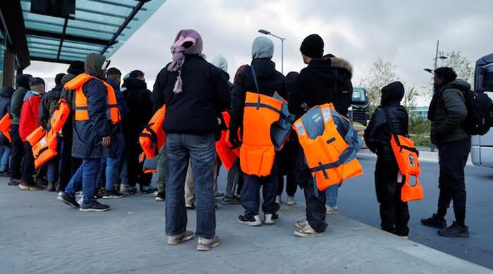برطانیہ:  پناہ گزینوں کو حراست میں لینے کیلئے خصوصی آپریشن شروع کرنےکا منصوبہ 
