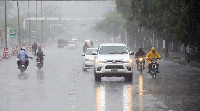 ملک کے مختلف شہروں میں بارش اور  برفباری کا سلسلہ جاری