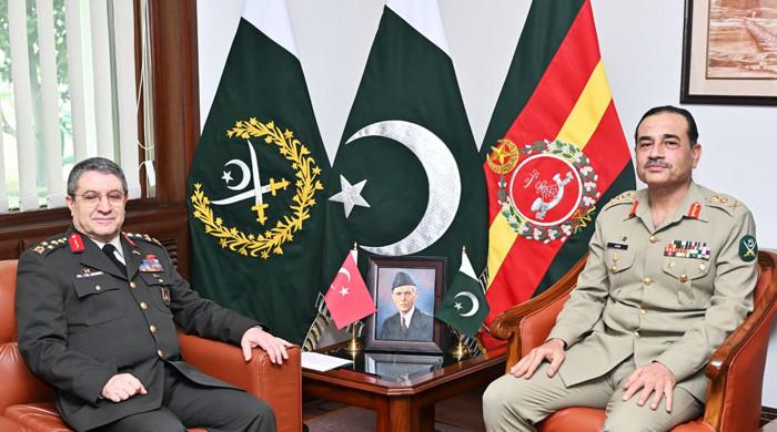  ترک لینڈ فورسز کے کمانڈر جنرل سلجوق بیرکتار اوغلو کا جی ایچ کیو کا دورہ